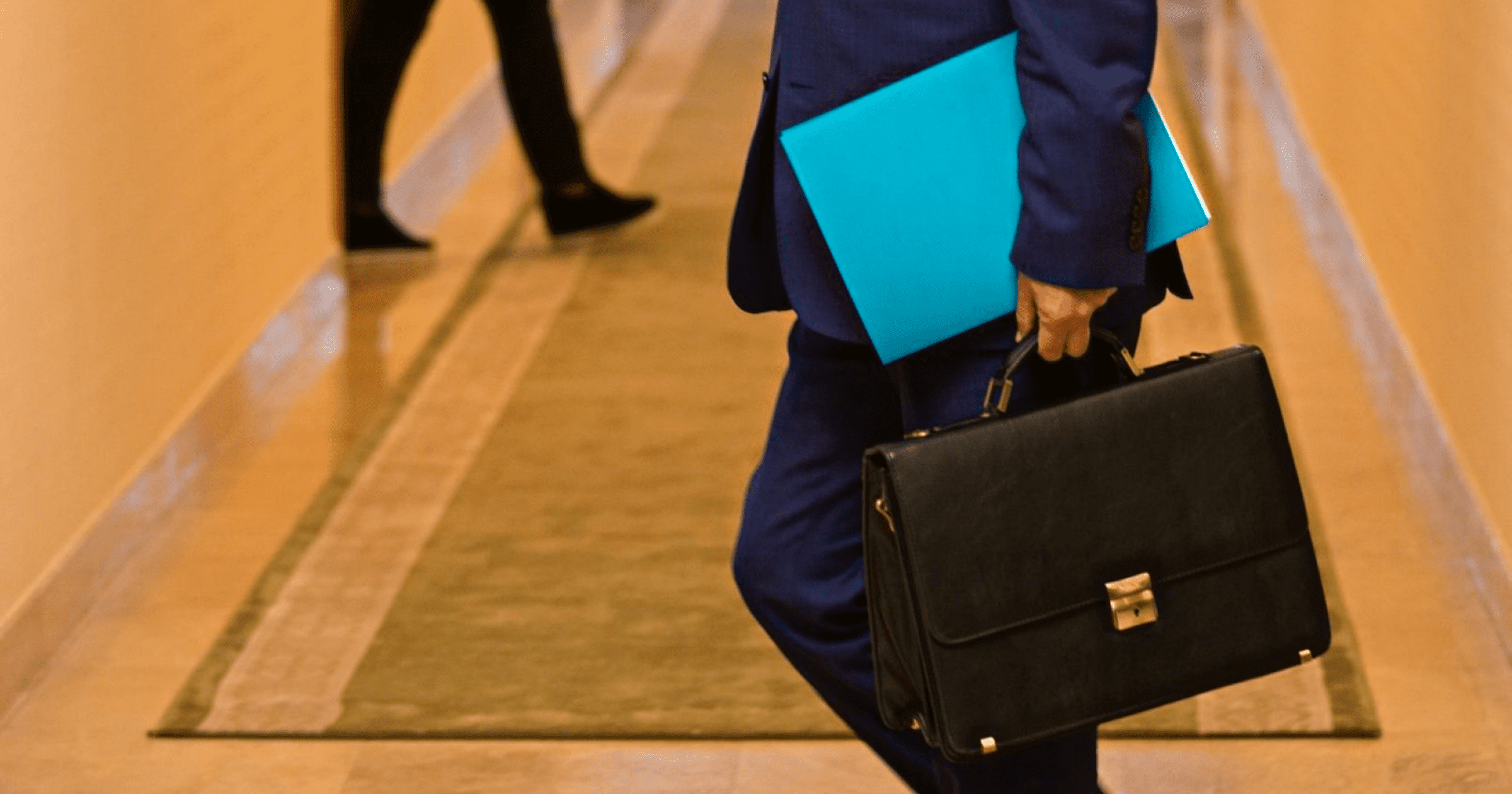 Отставка начальника городского. Госслужащие рк. Чиновник изменить. Чиновник изменить. Портфель министра.