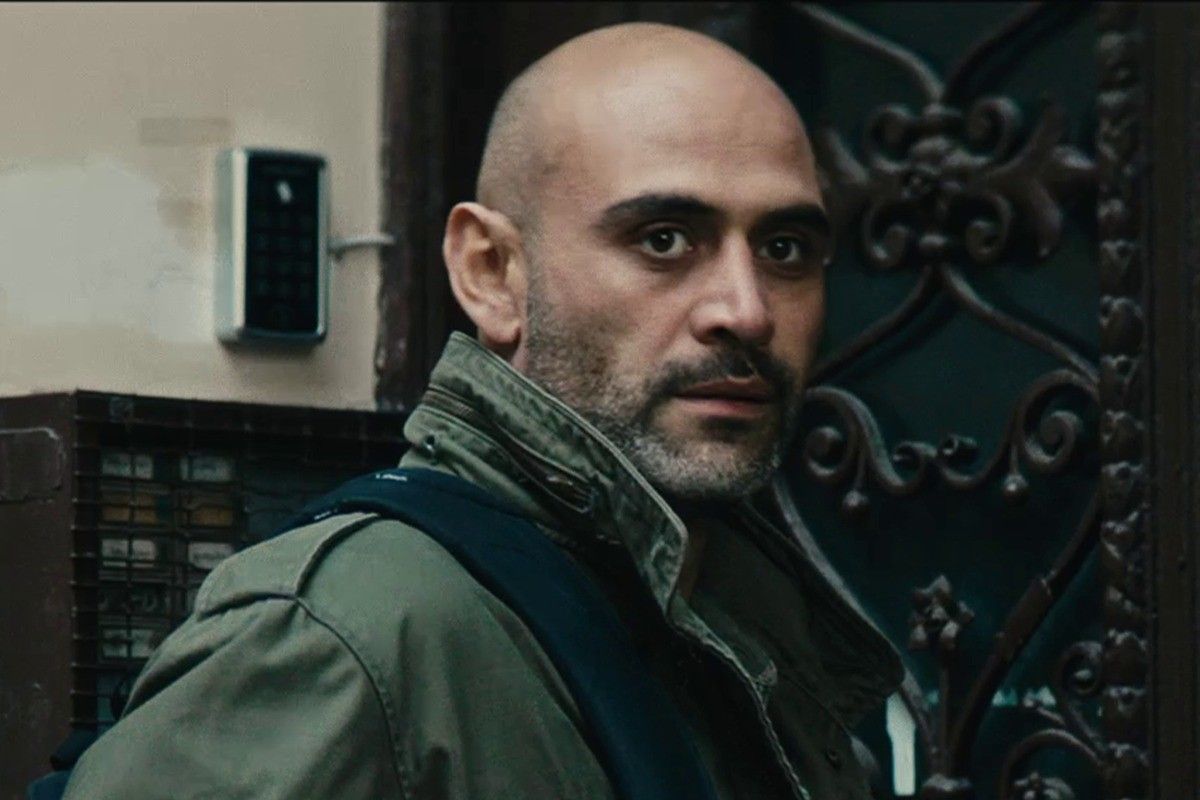 Review | Chiaroscuro: Following the Shadow — watching the filmmaker watch himself