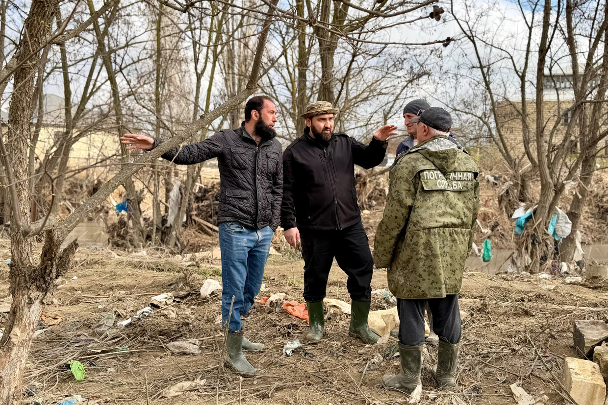 Russian MP’s visit to flood-stricken Daghestan backfires after clash with blogger