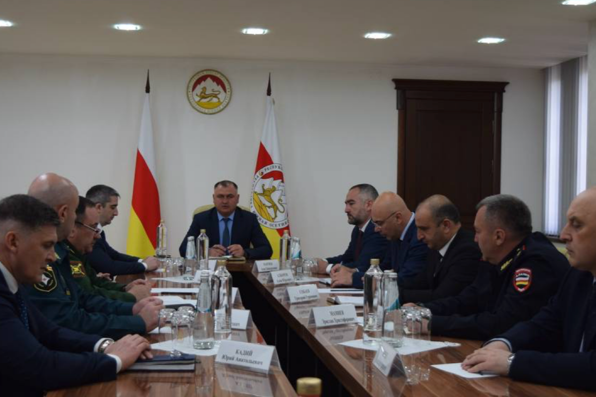 Seven contract soldiers dismissed after scuffle outside South Ossetian Interior Ministry