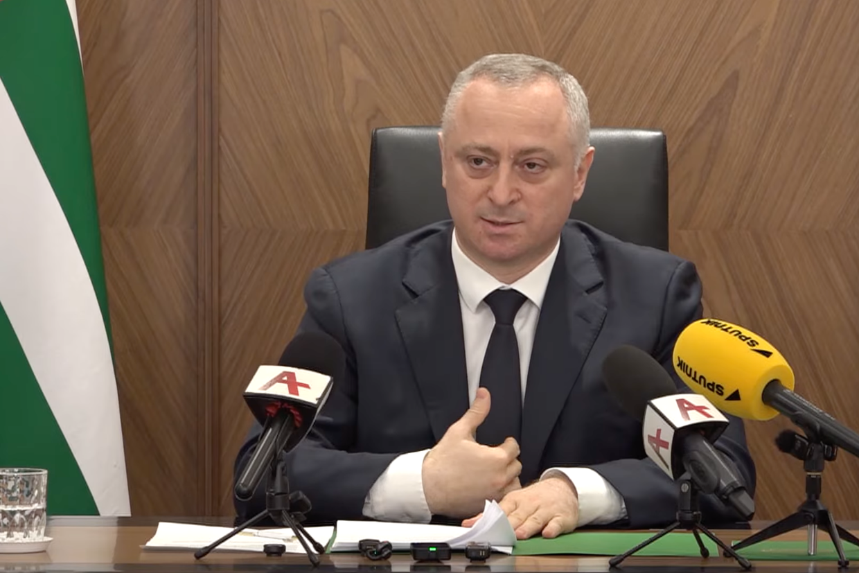 Gunba focuses on economy and Russian relations in first major press conference since 2025 election
