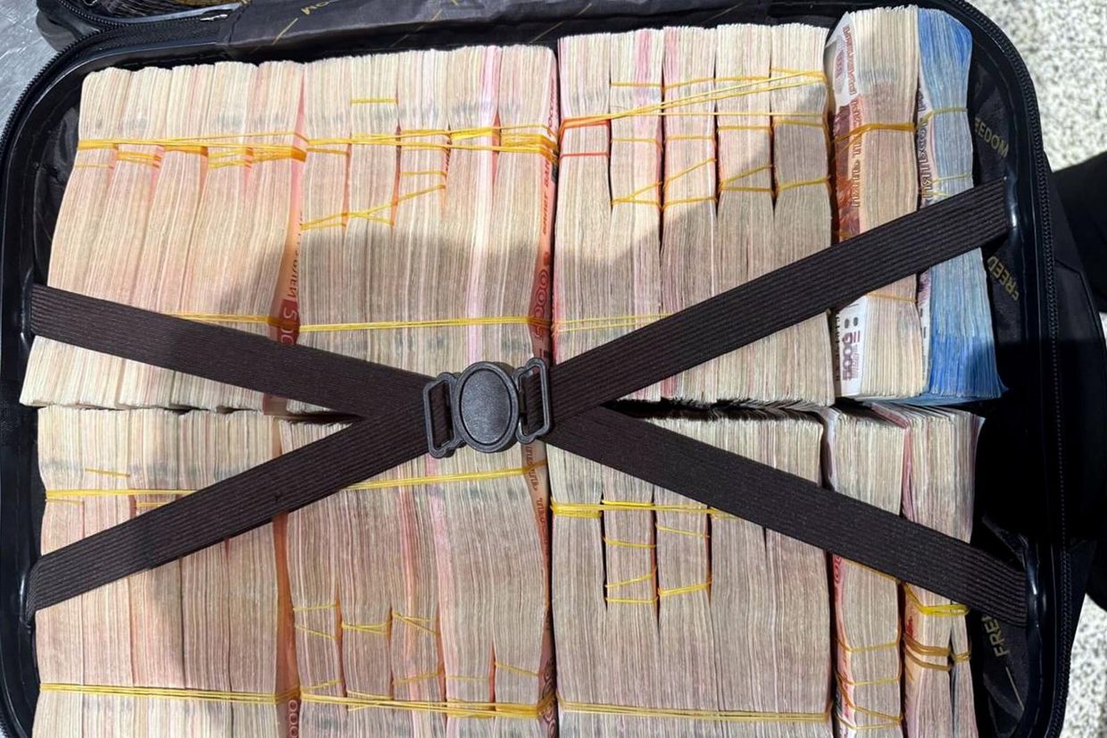 Armenia arrests two Russian nationals over alleged money smuggling