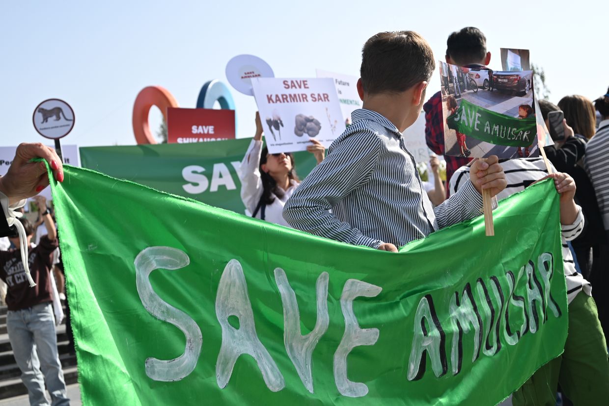 Protesters demand closure of Amulsar gold mine as COP17  opens