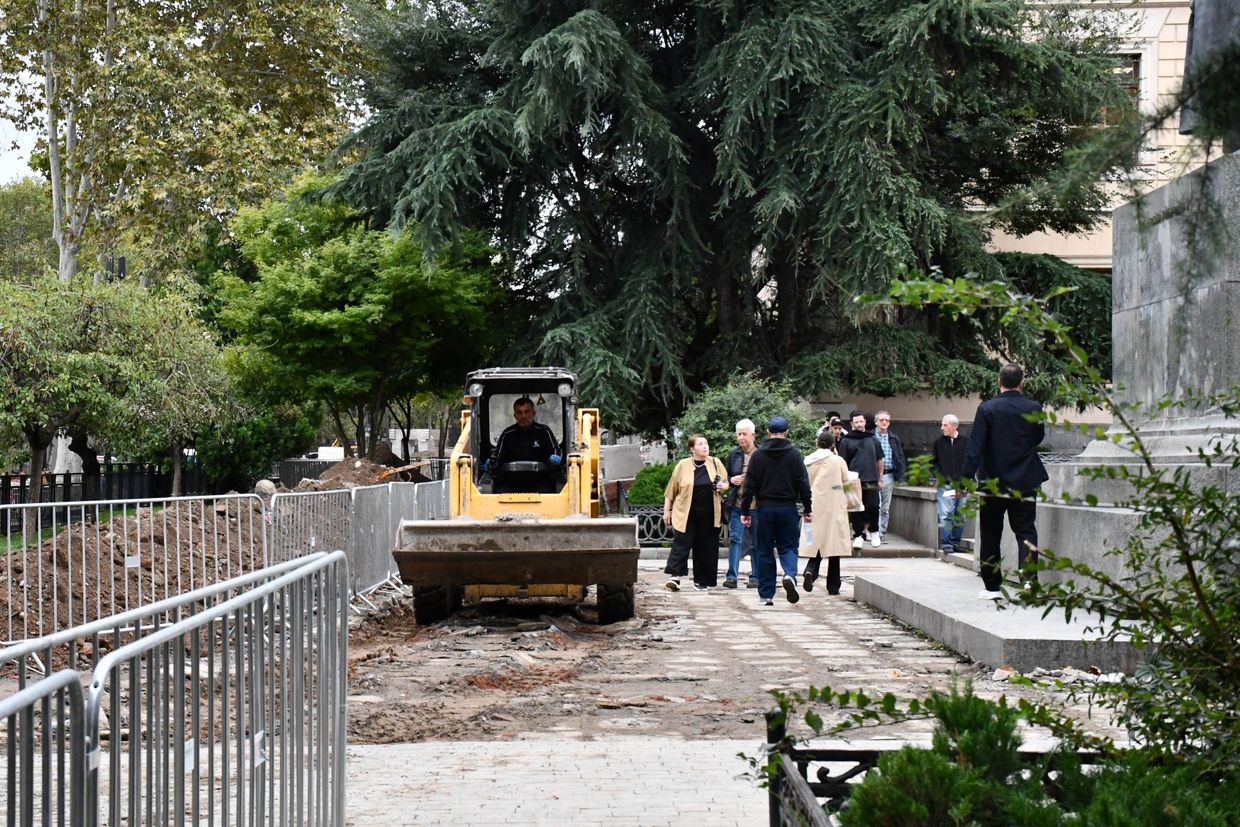 ‘It killed my business’  — Rustaveli Avenue renovations paralyse central Tbilisi