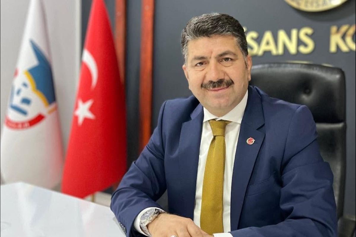 Azerbaijan opens criminal case over calls for coup, declares Turkish columnist wanted
