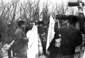 Установка первого креста - березового на месте сталинских расстрелов в Луганске