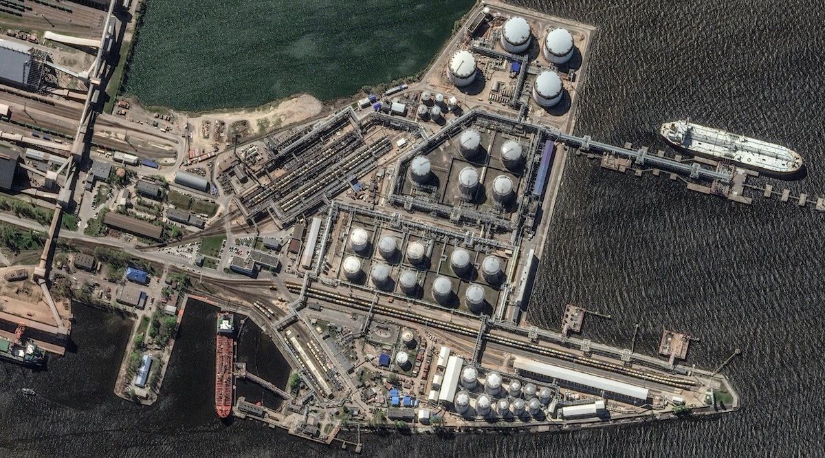 Нафтоналивний термінал у Санкт-Петербурзі до атаки безпілотників 3 червня. Фото: George Barros / Vantor.