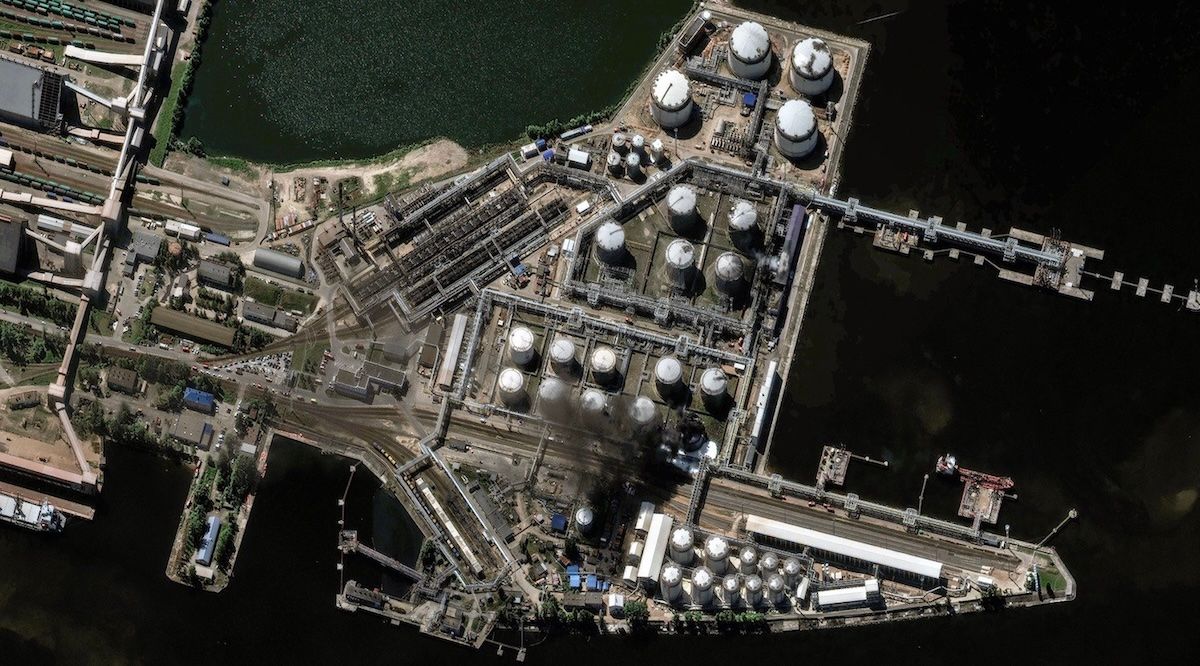 Нафтоналивний термінал у Санкт-Петербурзі після атаки українських дронів. Фото: George Barros / Vantor.