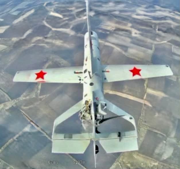 Новий російський дрон із бензиновим двигуном, схожий на Ланцет