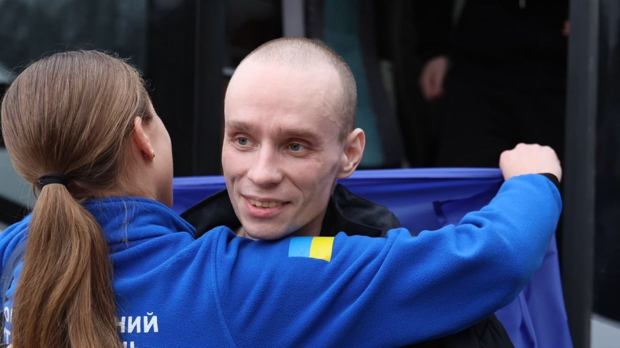 Українські військові, звільнені з російського полону під час обміну 23 жовтня