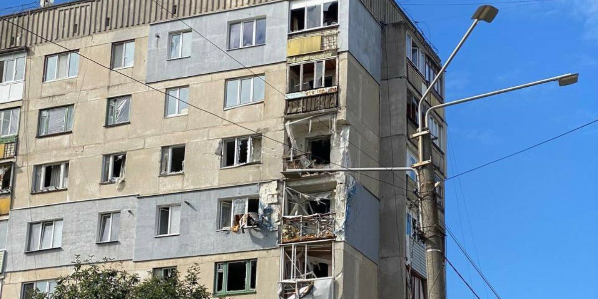 Онлайн порно: Бала ұйықтап жатқан анасын алады